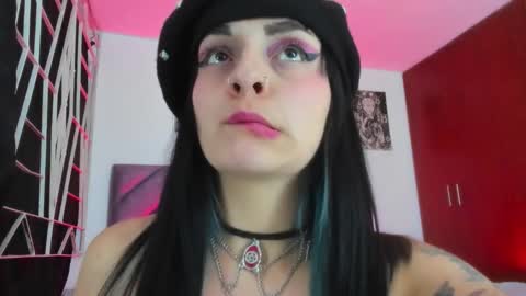 KARINNA  RAVEN online show from 12/19/25, 12:17