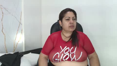 karla_hilton1 online show from 01/17/26, 11:37