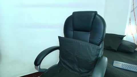 karla_hilton1 online show from 02/20/26, 04:51