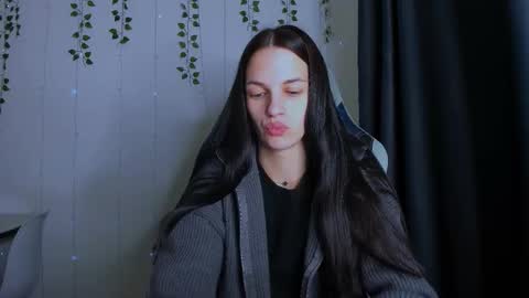 karla_lim online show from 10/07/25, 04:37