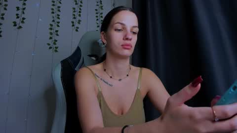 karla_lim online show from 11/03/25, 09:21