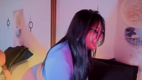 Snapshot of karla_valk1 chatting on 10/23/25, 07:56 karla online show from 10/23/25, 07:56