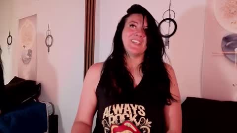 Snapshot of karla_valk1 chatting on 11/13/25, 03:55 karla online show from 11/13/25, 03:55