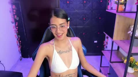 Snapshot of karlaslutskinny__ chatting on 07/19/26, 06:00 karlaslutskinny__ online show from 07/19/26, 06:00