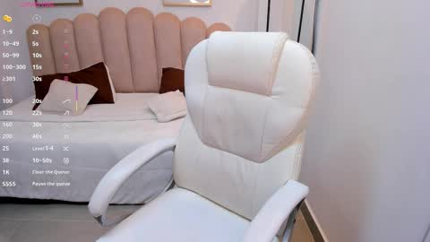 karliie kloss   online show from 11/17/25, 03:34