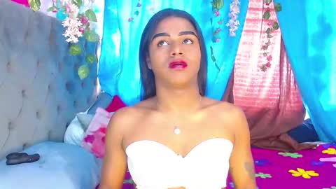 Snapshot of karly_coffe chatting on 09/29/25, 11:37 KARLY.  online show from 09/29/25, 11:37