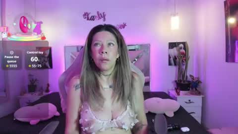 Snapshot of karly_moonn chatting on 06/19/26, 10:30 Karly Moonns online show from 06/19/26, 10:30