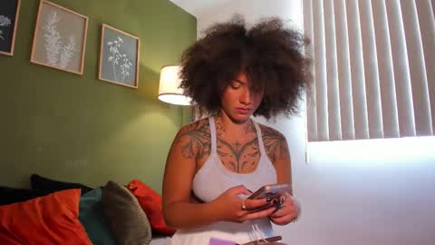 Snapshot of karlye_5 chatting on 11/12/25, 05:13 Karlye online show from 11/12/25, 05:13