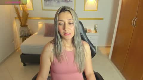 karlyy_ online show from 11/08/25, 07:12