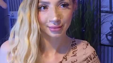 Julia online show from 06/29/26, 07:36