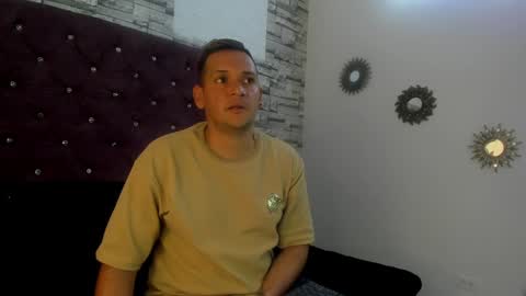 Snapshot of karol_and_paul chatting on 12/20/24, 08:12 karol and paul online show from 12/20/24, 08:12