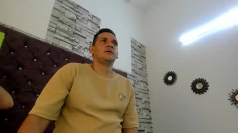 Snapshot of karol_and_paul chatting on 01/14/25, 08:04 karol and paul online show from 01/14/25, 08:04