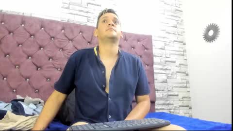 Snapshot of karol_and_paul chatting on 01/16/25, 02:19 karol and paul online show from 01/16/25, 02:19