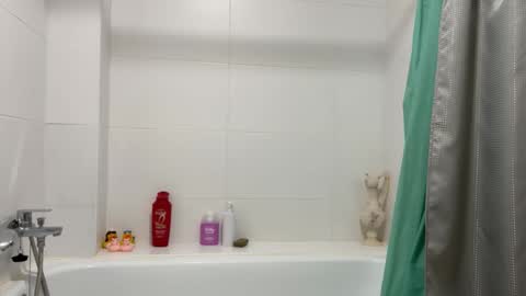 Snapshot of karol_loves chatting on 10/07/25, 01:47 Karol online show from 10/07/25, 01:47