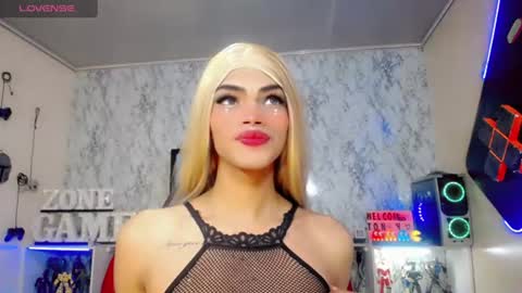Snapshot of karol_vanessa__ chatting on 06/16/26, 11:35 karol Vanessa online show from 06/16/26, 11:35