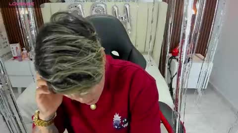 Snapshot of karolandluna chatting on 02/08/25, 02:47 Karol and Luna online show from 02/08/25, 02:47