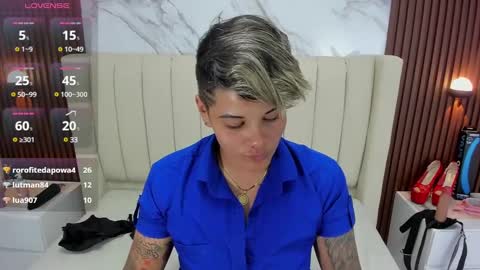 Snapshot of karolandluna chatting on 02/10/25, 05:47 Karol and Luna online show from 02/10/25, 05:47