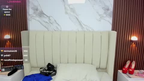 Snapshot of karolandluna chatting on 02/10/25, 08:53 Karol and Luna online show from 02/10/25, 08:53