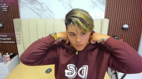 Snapshot of karolandluna chatting on 02/21/25, 05:24 Karol and Luna online show from 02/21/25, 05:24