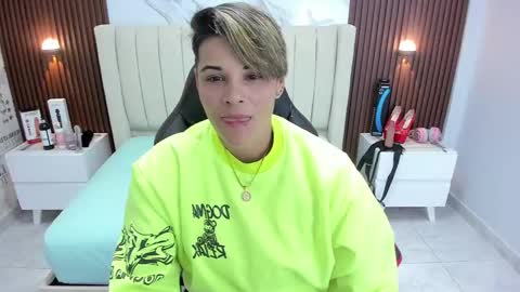 Snapshot of karolandluna chatting on 02/24/25, 02:40 Karol and Luna online show from 02/24/25, 02:40