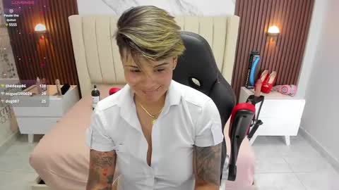 Snapshot of karolandluna chatting on 02/25/25, 08:47 Karol and Luna online show from 02/25/25, 08:47