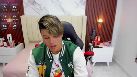 Snapshot of karolandluna chatting on 03/10/25, 02:39 Karol and Luna online show from 03/10/25, 02:39