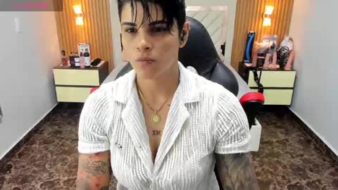 Snapshot of karolandluna chatting on 09/18/25, 02:35 Karol and Luna online show from 09/18/25, 02:35