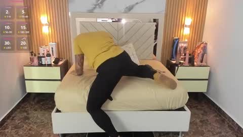 Snapshot of karolandluna chatting on 09/20/25, 02:45 Karol and Luna online show from 09/20/25, 02:45