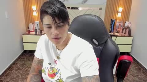 Snapshot of karolandluna chatting on 09/25/25, 02:48 Karol and Luna online show from 09/25/25, 02:48