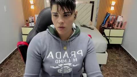 Snapshot of karolandluna chatting on 09/29/25, 02:49 Karol and Luna online show from 09/29/25, 02:49