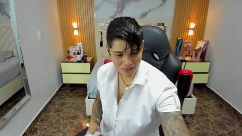 Snapshot of karolandluna chatting on 10/08/25, 02:42 Karol and Luna online show from 10/08/25, 02:42