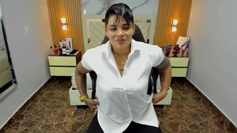 Snapshot of karolandluna chatting on 10/11/25, 08:29 Karol and Luna online show from 10/11/25, 08:29