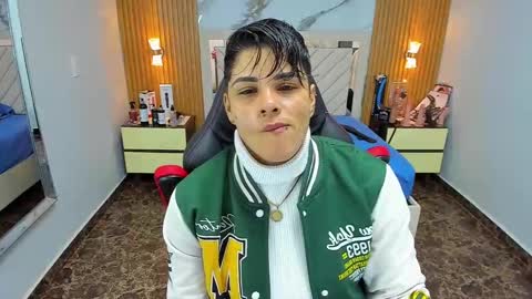 Snapshot of karolandluna chatting on 10/15/25, 02:55 Karol and Luna online show from 10/15/25, 02:55