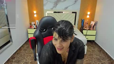 Snapshot of karolandluna chatting on 10/18/25, 07:47 Karol and Luna online show from 10/18/25, 07:47