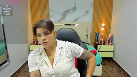 Snapshot of karolandluna chatting on 10/25/25, 07:41 Karol and Luna online show from 10/25/25, 07:41