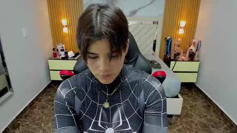 Snapshot of karolandluna chatting on 10/31/25, 07:48 Karol and Luna online show from 10/31/25, 07:48