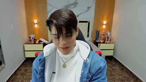 Snapshot of karolandluna chatting on 11/13/25, 07:35 Karol and Luna online show from 11/13/25, 07:35