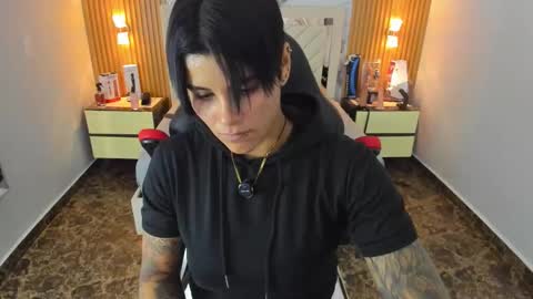 Snapshot of karolandluna chatting on 12/13/25, 07:53 Karol and Luna online show from 12/13/25, 07:53