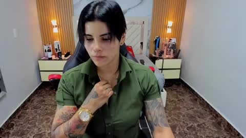 Snapshot of karolandluna chatting on 12/18/25, 07:09 Karol and Luna online show from 12/18/25, 07:09