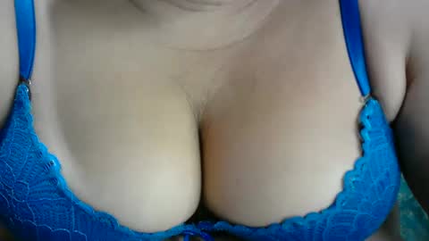 Snapshot of karolbb chatting on 02/14/25, 10:14 karolbb online show from 02/14/25, 10:14
