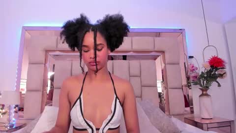 Snapshot of karolebonyy chatting on 12/20/25, 06:04 Karol online show from 12/20/25, 06:04