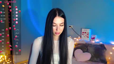 Kira online show from 09/09/25, 02:22