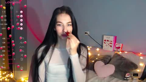 Kira online show from 10/02/25, 02:40