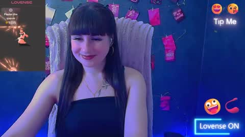 Snapshot of karolina_mia chatting on 04/24/26, 06:16 Caroline online show from 04/24/26, 06:16