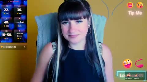 Snapshot of karolina_mia chatting on 06/21/26, 05:21 Caroline online show from 06/21/26, 05:21