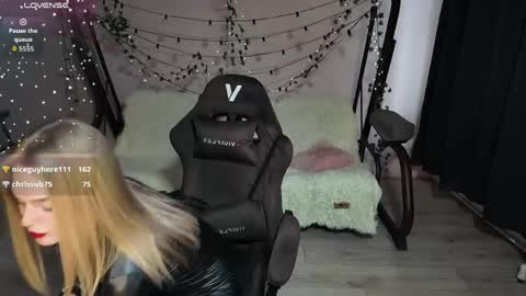 Snapshot of karolinahayes chatting on 06/01/26, 04:09 KarolinaHayes online show from 06/01/26, 04:09