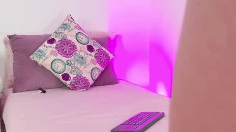 karolinahill online show from 12/15/25, 04:11