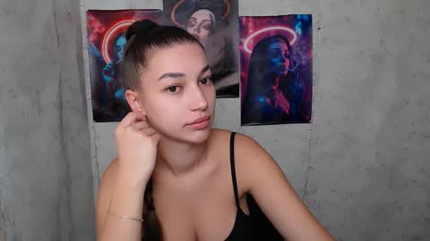 Karolina online show from 09/26/25, 05:00