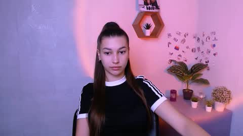 Karolina online show from 09/30/25, 05:12