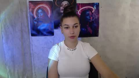 Karolina online show from 10/17/25, 05:21